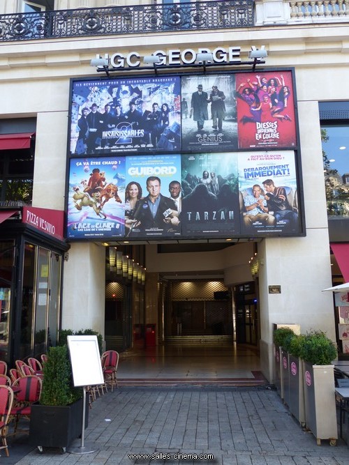 Cinémas UGC George V sur l'avenue des Champs-Elysées.