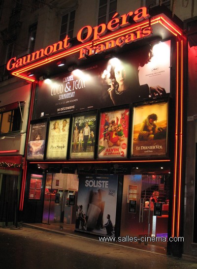 Cinéma Gaumont Opéra Français à Paris, sur les Grands Boulevards: façade du cinéma.