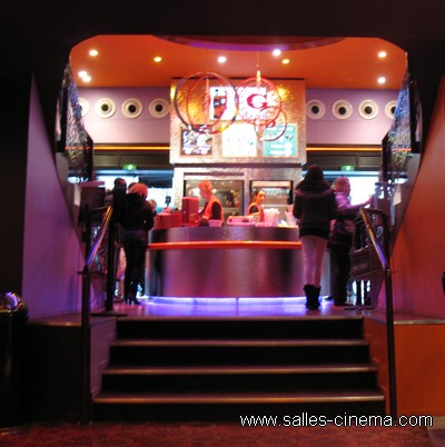 Cinéma Gaumont Opéra Français à Paris, sur les Grands Boulevards: hall du cinéma.